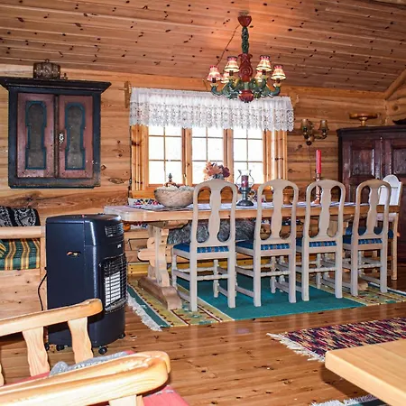 Pet Friendly In With Kitchen *